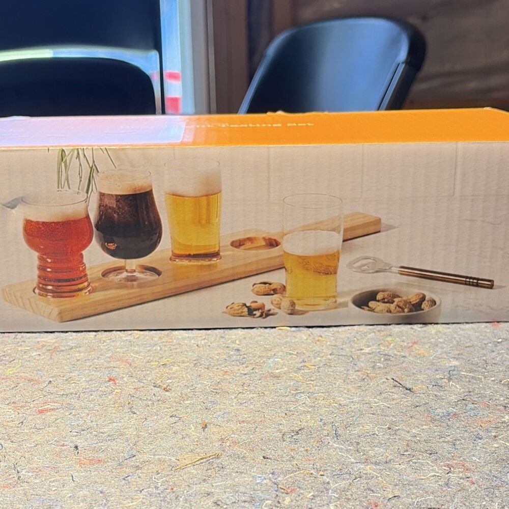 our table 5-Piece Beer Flight Tasting Set 4 Glasses & Paddle Board 6.15 oz